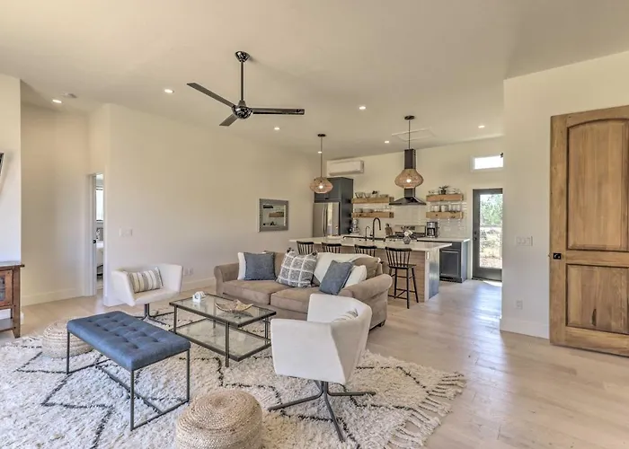 Stunning Wine Country Gem With Hot Tub + Patio!