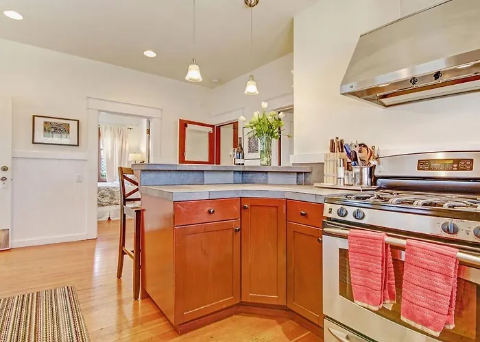Bungalow At Sonomas Historic Plaza! - Includes Wine Tasting Passport