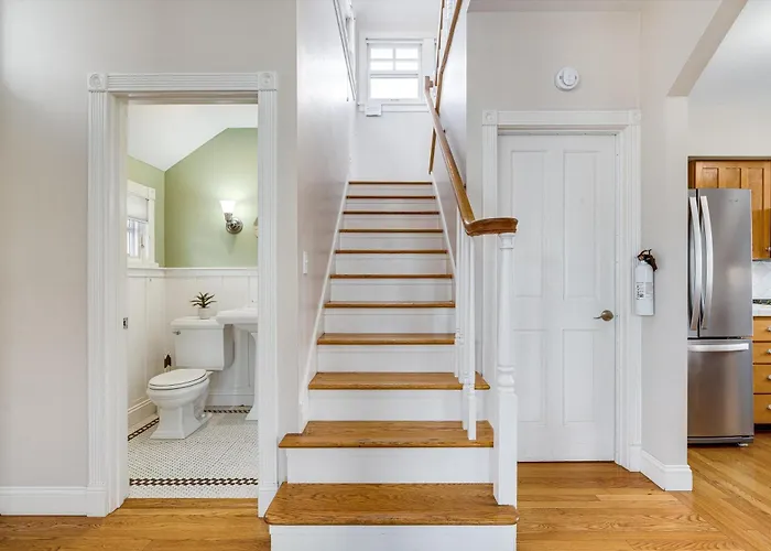 The Heart Of Sonoma Plaza, Stylish 1877 Victorian